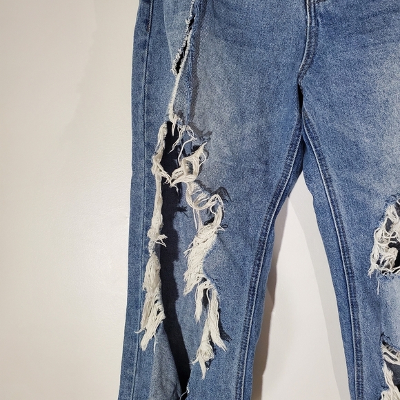 KanCan Ultra Distressed Edgy 90's Boyfriend Jeans Button Fly Size 11 - Picture 5 of 10